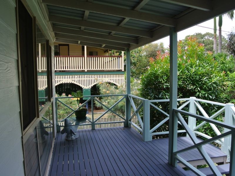 33 Charles Tce, Macleay Island QLD 4184