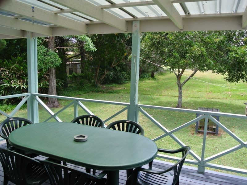 33 Charles Tce, Macleay Island QLD 4184