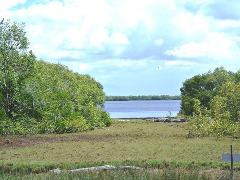 48 Charles Tce, Macleay Island QLD 4184