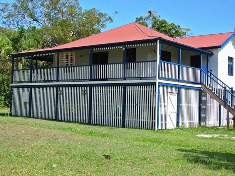 48 Charles Tce, Macleay Island QLD 4184