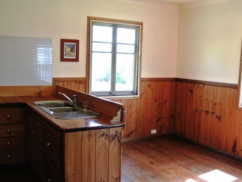 48 Charles Tce, Macleay Island QLD 4184