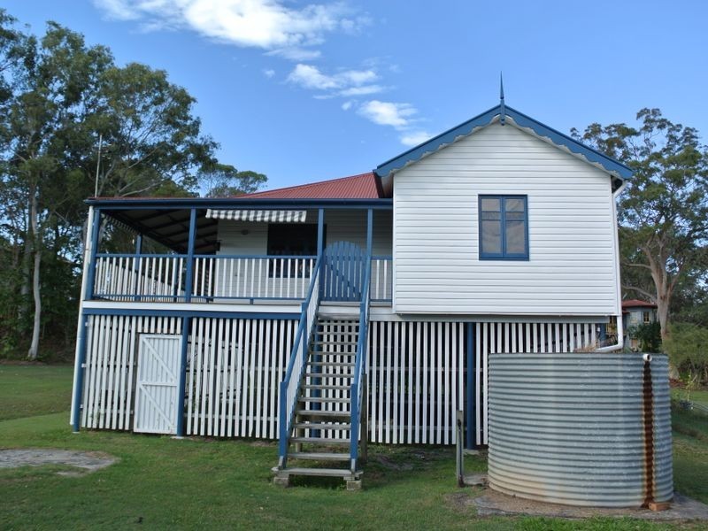 48 Charles Tce, Macleay Island QLD 4184