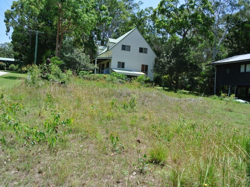 18 Weeroona Ave, Macleay Island QLD 4184