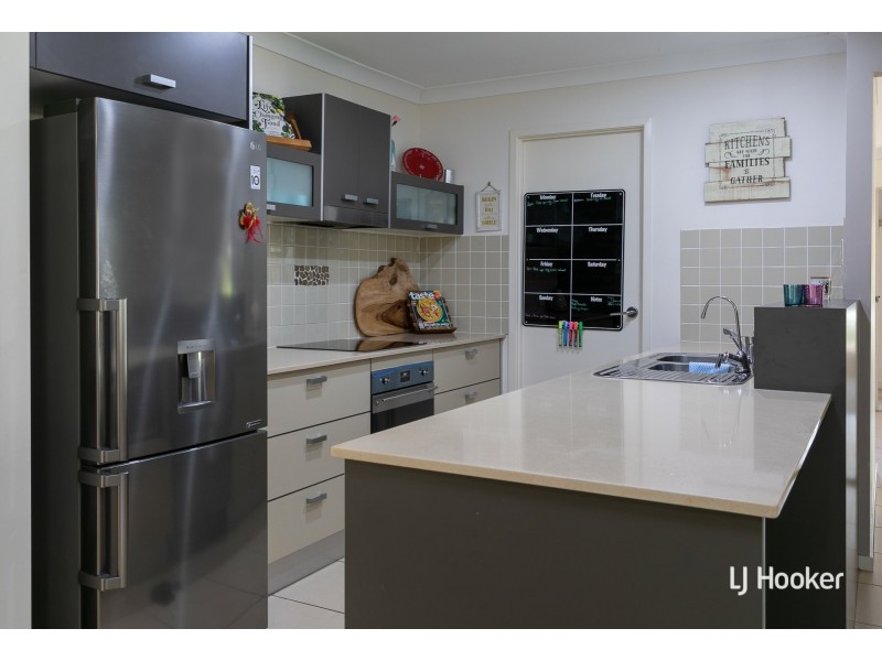 27 Shaw Place, Redland Bay QLD 4165