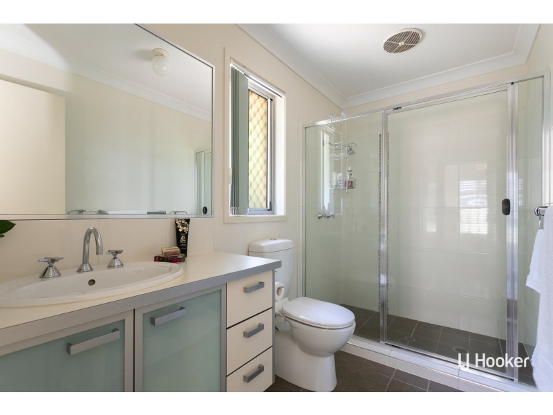 27 Shaw Place, Redland Bay QLD 4165