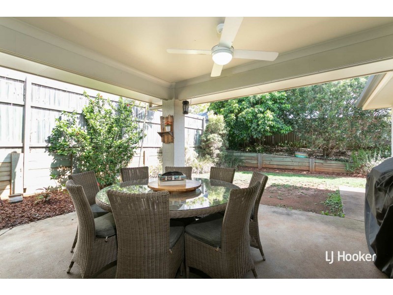 27 Shaw Place, Redland Bay QLD 4165