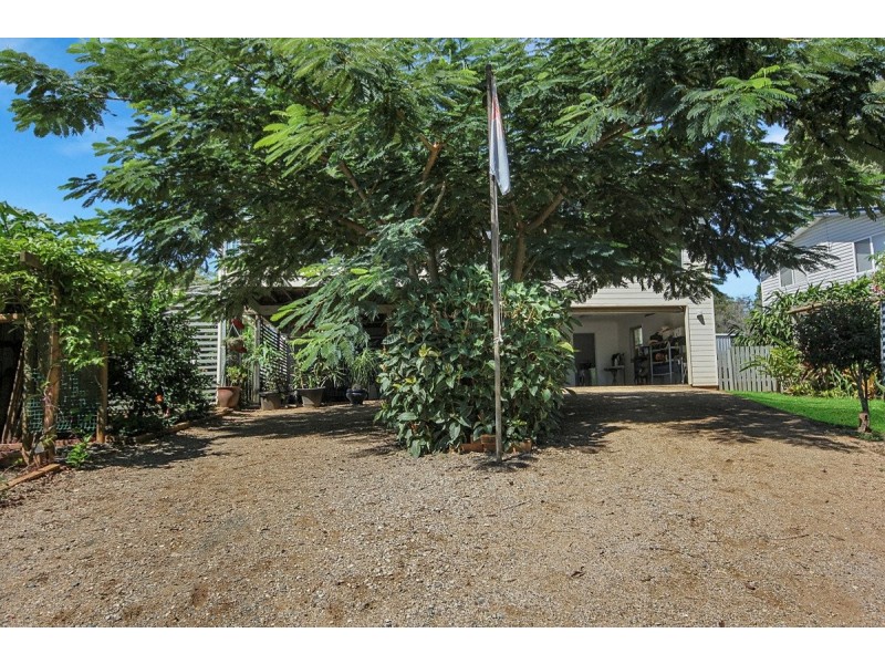 74 PERULPA DR, Lamb Island QLD 4184