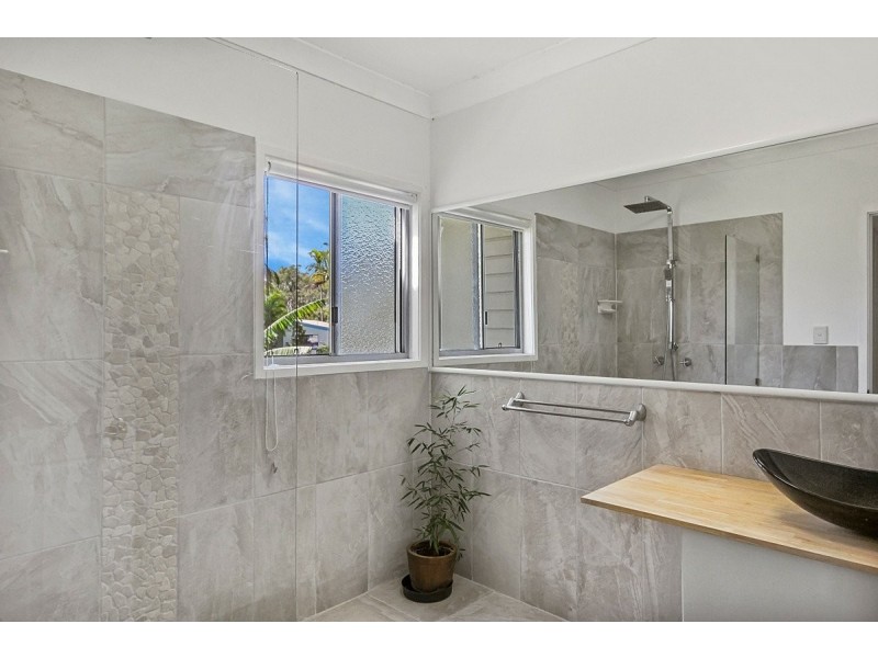 74 PERULPA DR, Lamb Island QLD 4184