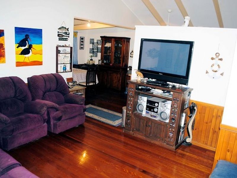 41 Cooee Cres, Macleay Island QLD 4184