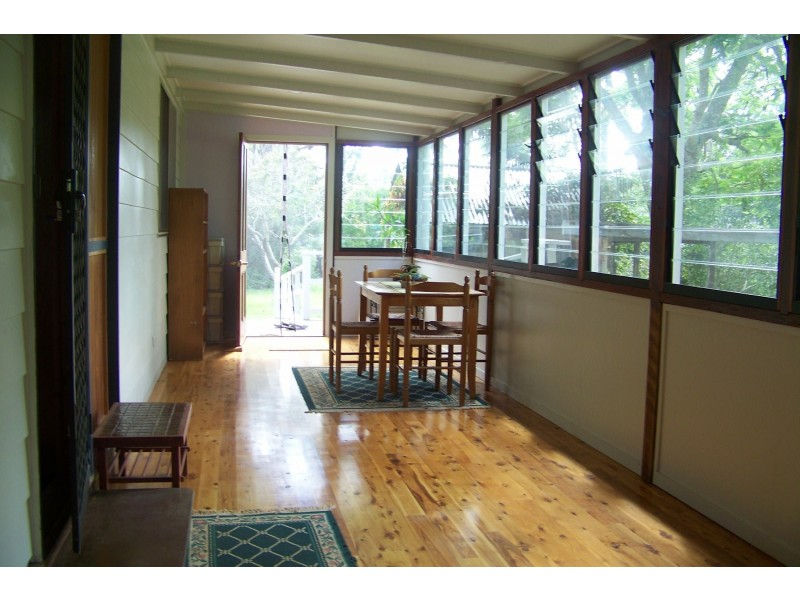 6-8 PINE AV, Lamb Island QLD 4184