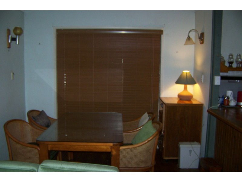 6-8 PINE AV, Lamb Island QLD 4184