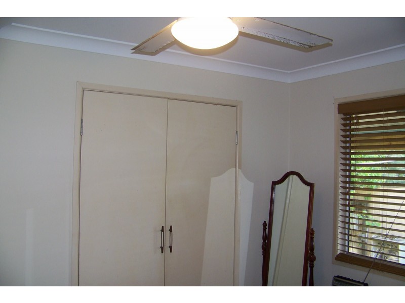 6-8 PINE AV, Lamb Island QLD 4184