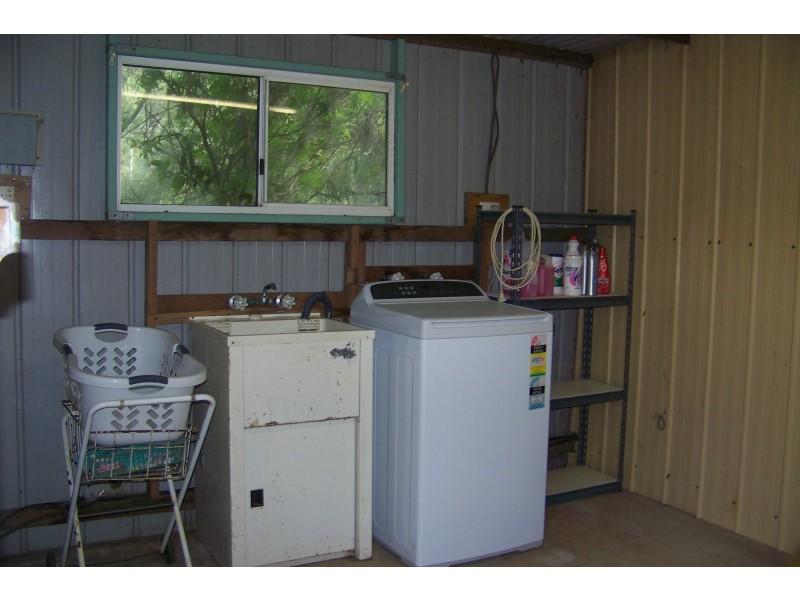 6-8 PINE AV, Lamb Island QLD 4184