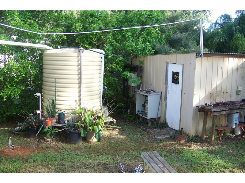 6-8 PINE AV, Lamb Island QLD 4184