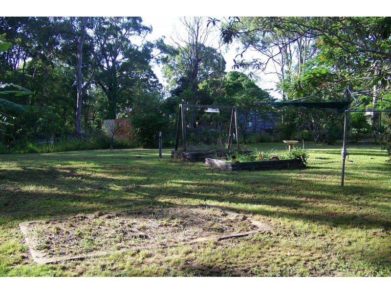 6-8 PINE AV, Lamb Island QLD 4184