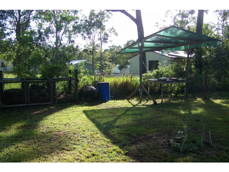 6-8 PINE AV, Lamb Island QLD 4184