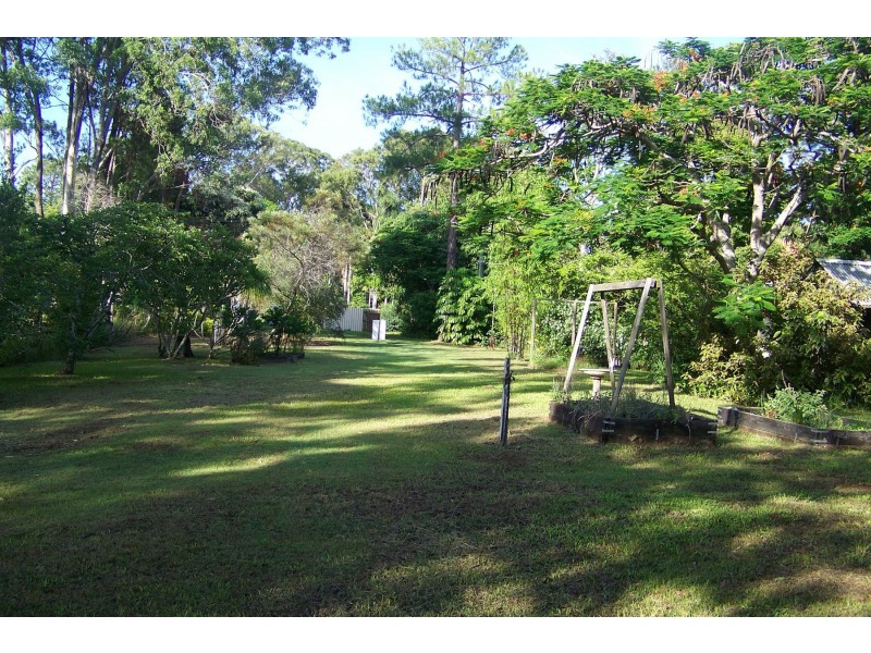 6-8 PINE AV, Lamb Island QLD 4184