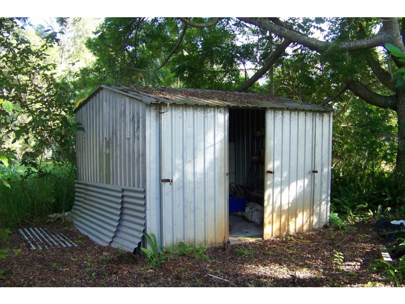 6-8 PINE AV, Lamb Island QLD 4184