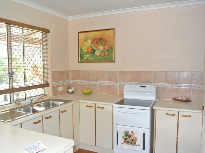 8 Rainbow Ave, Macleay Island QLD 4184