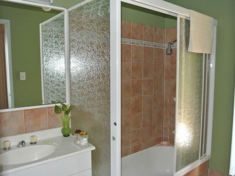 8 Rainbow Ave, Macleay Island QLD 4184