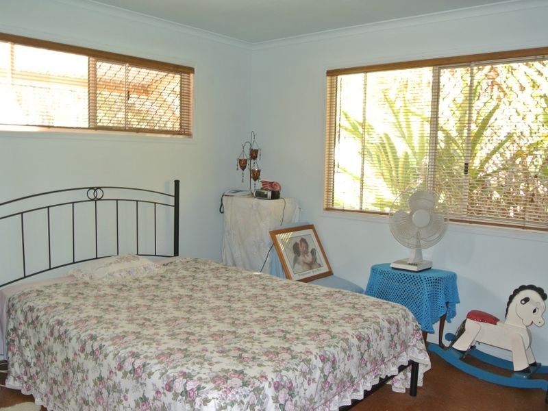 8 Rainbow Ave, Macleay Island QLD 4184