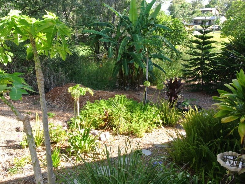 8 Rainbow Ave, Macleay Island QLD 4184