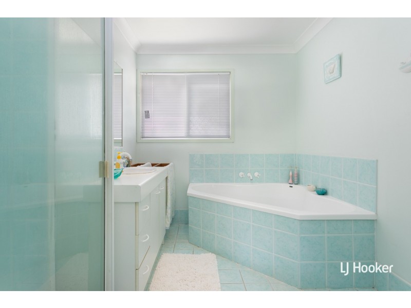 5 Robert Court, Redland Bay QLD 4165