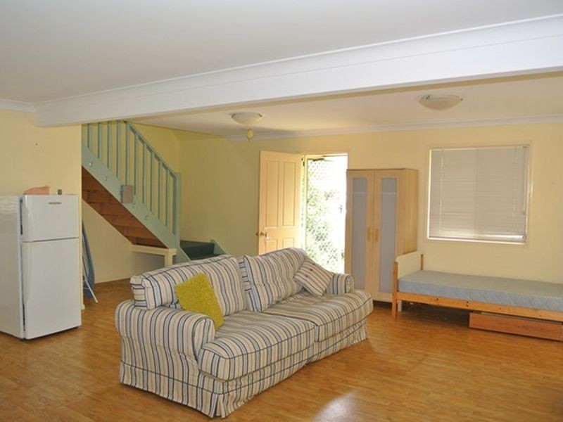 10 Flora, Lamb Island QLD 4184