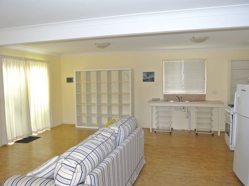 10 Flora, Lamb Island QLD 4184