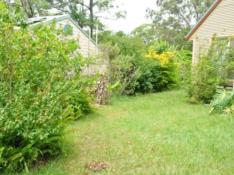 10 Flora, Lamb Island QLD 4184