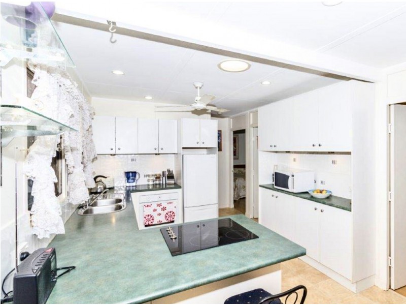16 Noyes parade, Karragarra Island QLD 4184