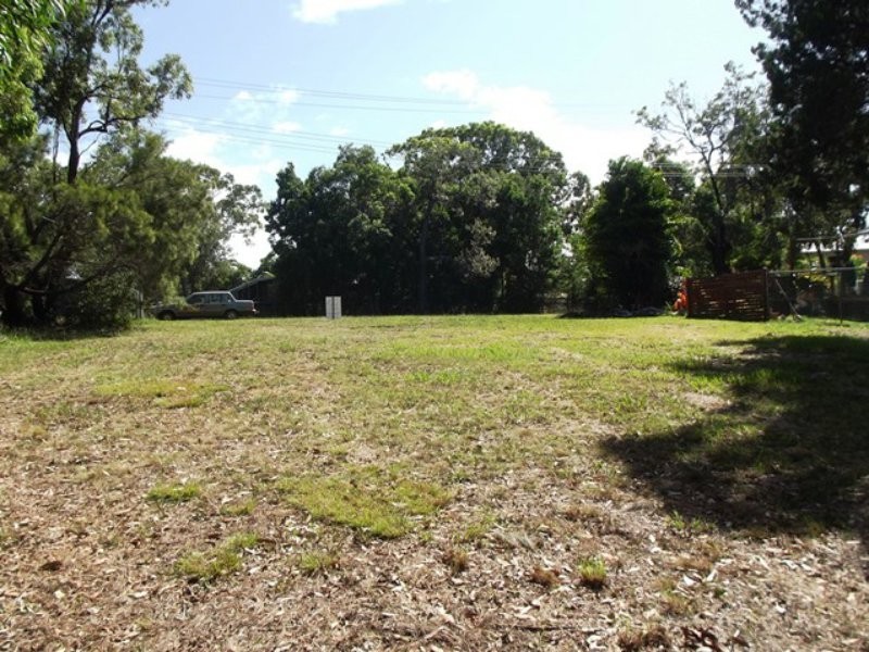 10 Calm Waters Crescent, Macleay Island QLD 4184