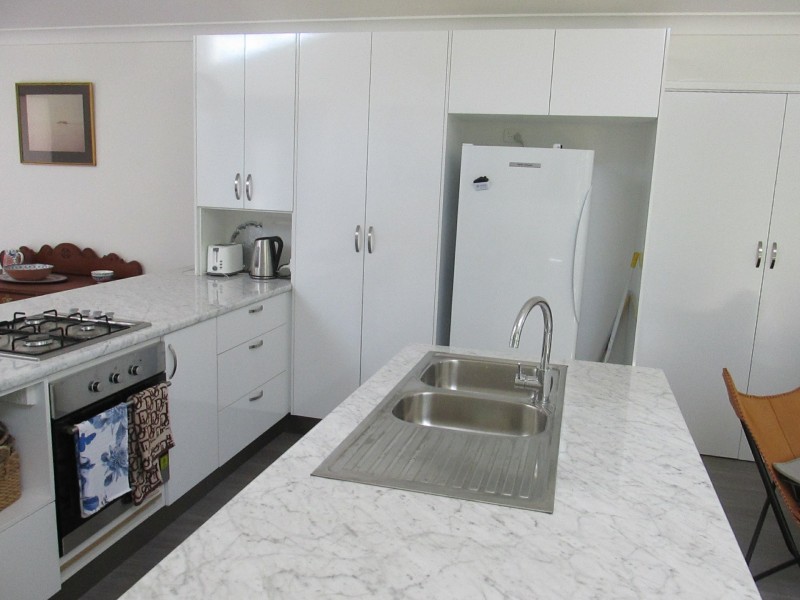 29 Cliff Terrace, Macleay Island QLD 4184