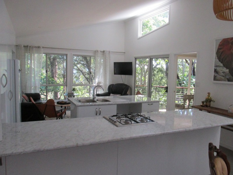 29 Cliff Terrace, Macleay Island QLD 4184