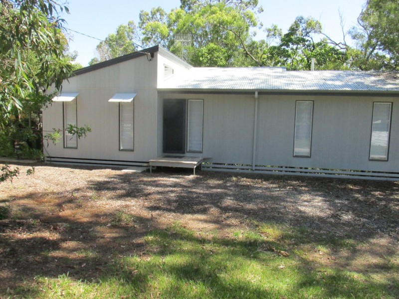 29 Cliff Terrace, Macleay Island QLD 4184