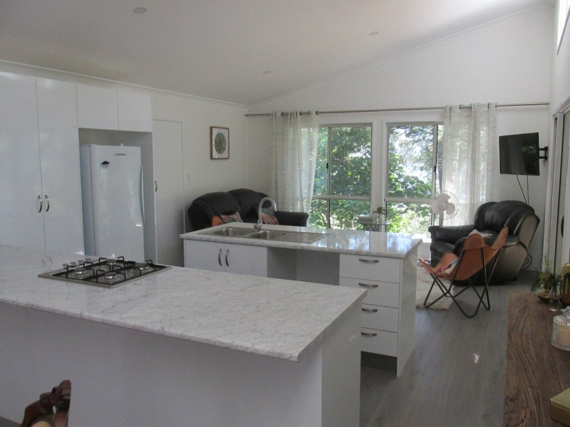 29 Cliff Terrace, Macleay Island QLD 4184