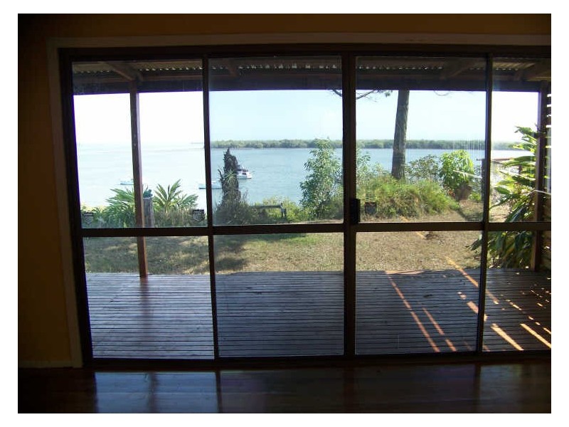 112 Western Road, Macleay Island QLD 4184