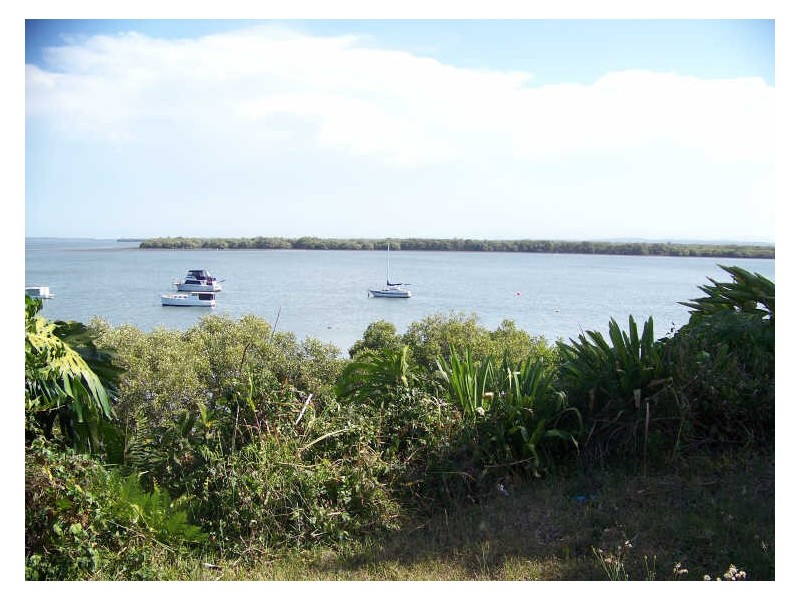 112 Western Road, Macleay Island QLD 4184