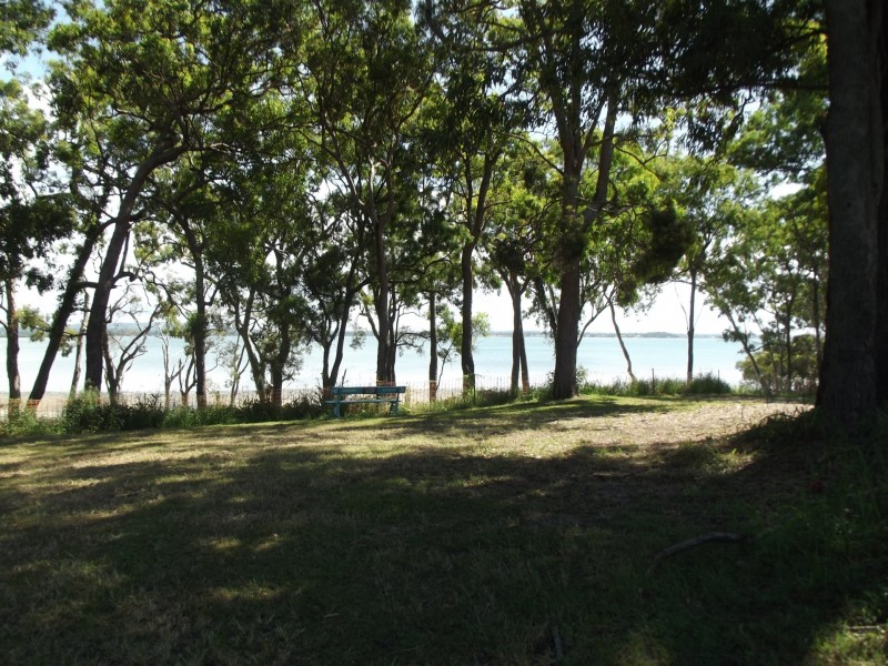 17 Benowa Street, Macleay Island QLD 4184