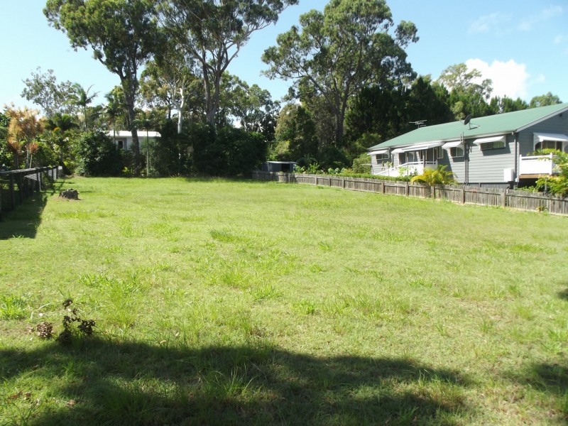 17 Benowa Street, Macleay Island QLD 4184