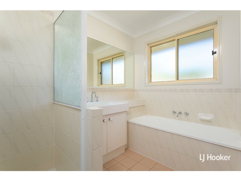 12 Jay Crescent, Redland Bay QLD 4165