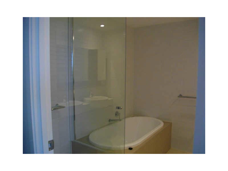 3101/323 Bayview Street, Runaway Bay QLD 4216