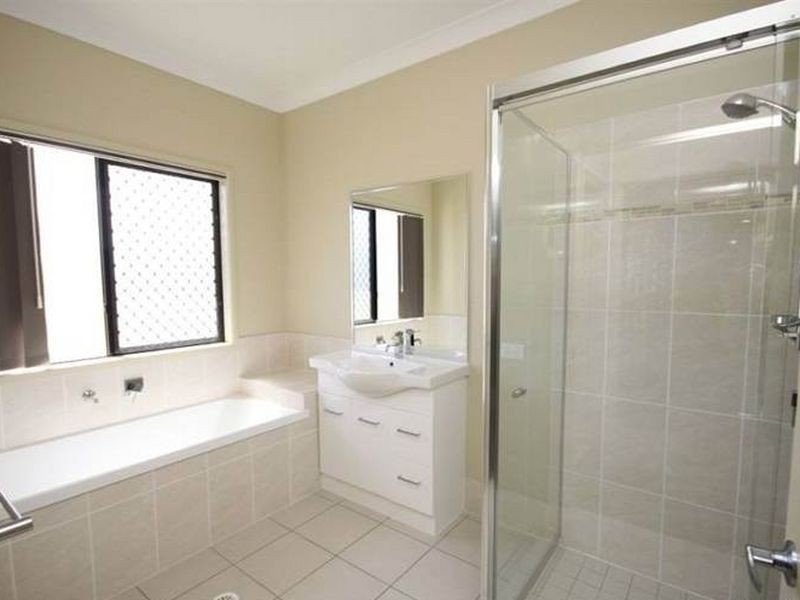 2/17 Louise Street, Southport QLD 4215