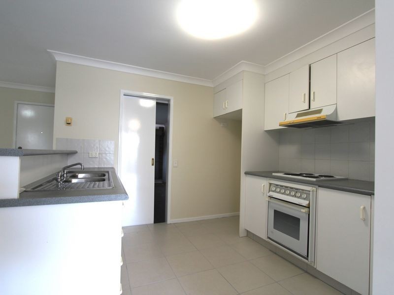 2/6 Pamela Court, Labrador QLD 4215