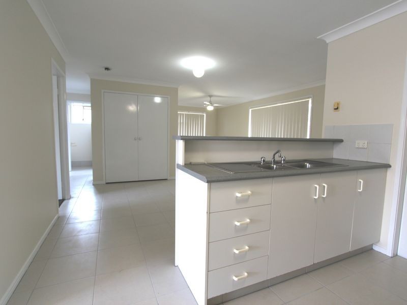 2/6 Pamela Court, Labrador QLD 4215