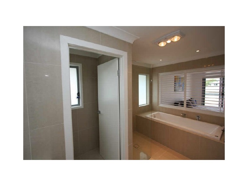 Paradise Point QLD 4216