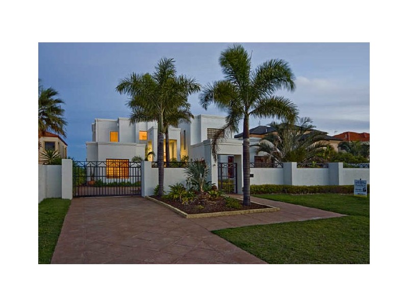 Sovereign Islands QLD 4216