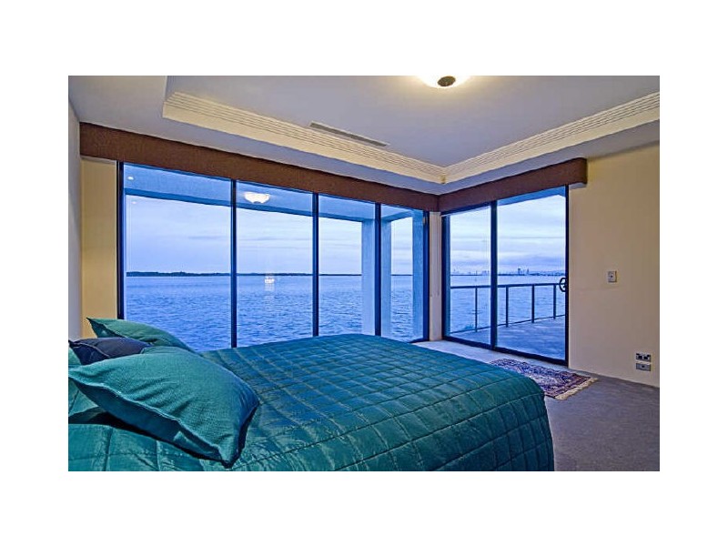 Sovereign Islands QLD 4216