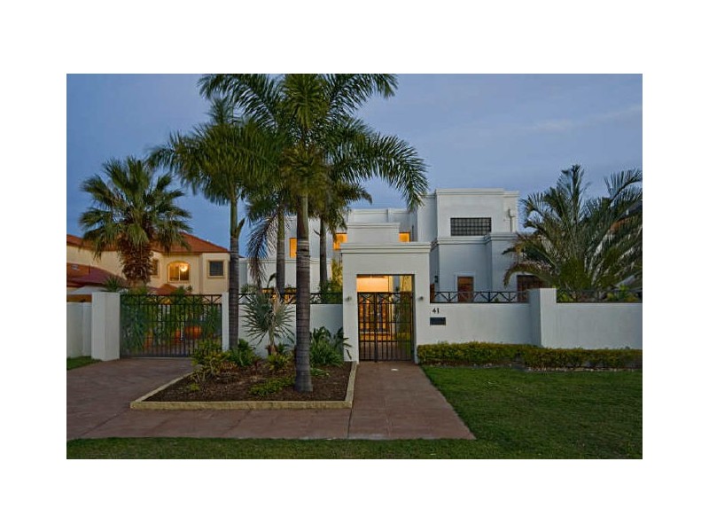 Sovereign Islands QLD 4216