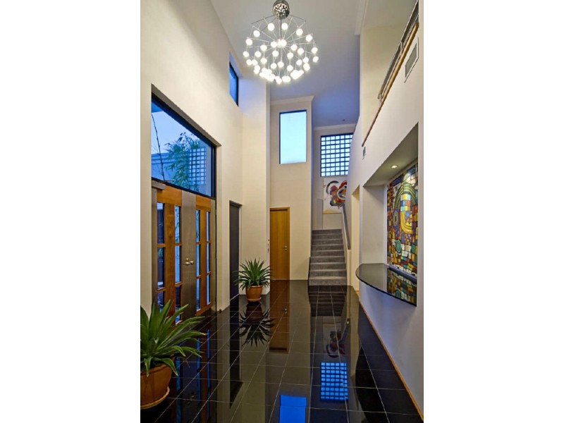 Sovereign Islands QLD 4216